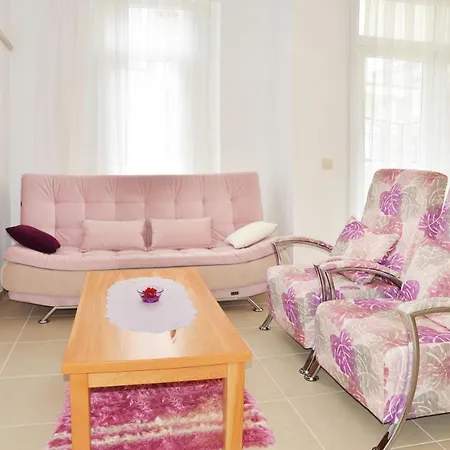 Tugce Aparthotel *